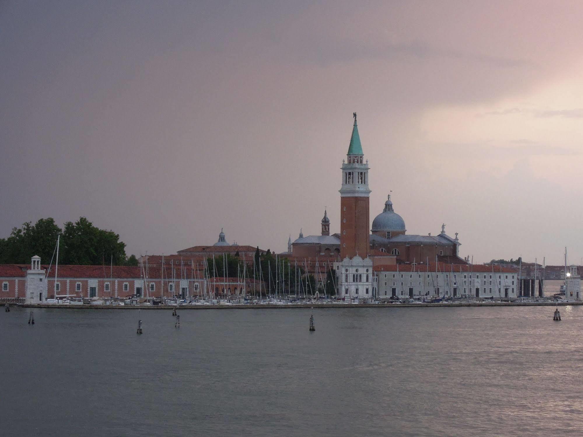 Ca' Delfina Holiday Home Venise Extérieur photo