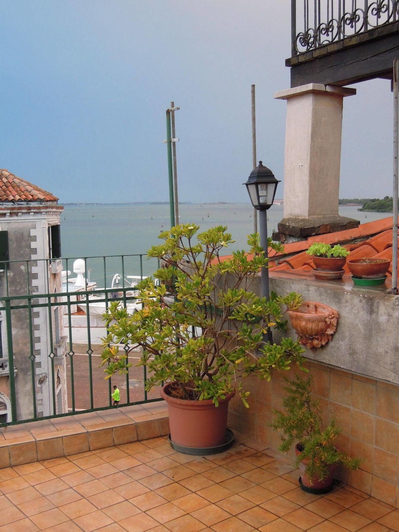 Ca' Delfina Holiday Home Venise Extérieur photo